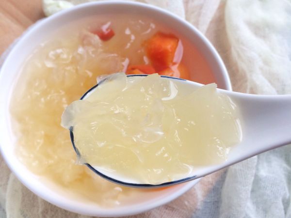 红枣木瓜炖雪耳