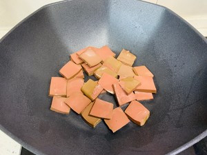 韭菜鸭血的做法
