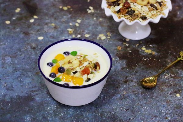 水果坚果谷物酸奶