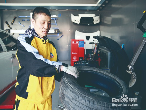 汽车的刹车片怎么检查？