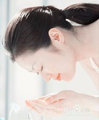 如何深层清洁皮肤,让肌肤亮白呢