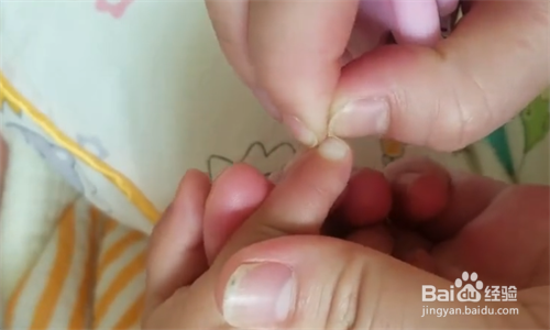 婴儿指甲怎么剪