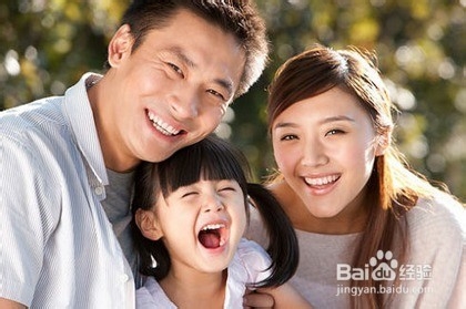 父母要多陪孩子，亲自教育孩子