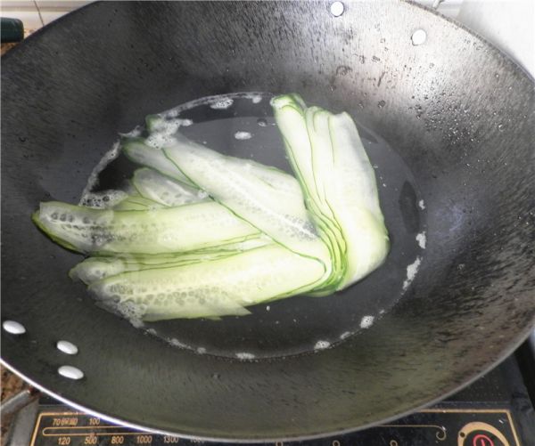 鸡蛋肉末青瓜卷