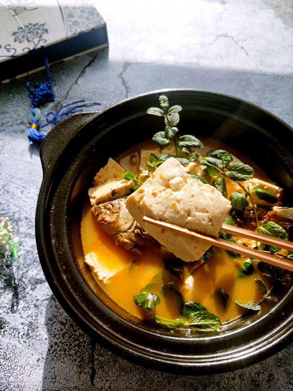 鲫鱼豆腐辣酱汤