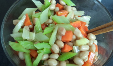 芹菜水煮花生米怎么做