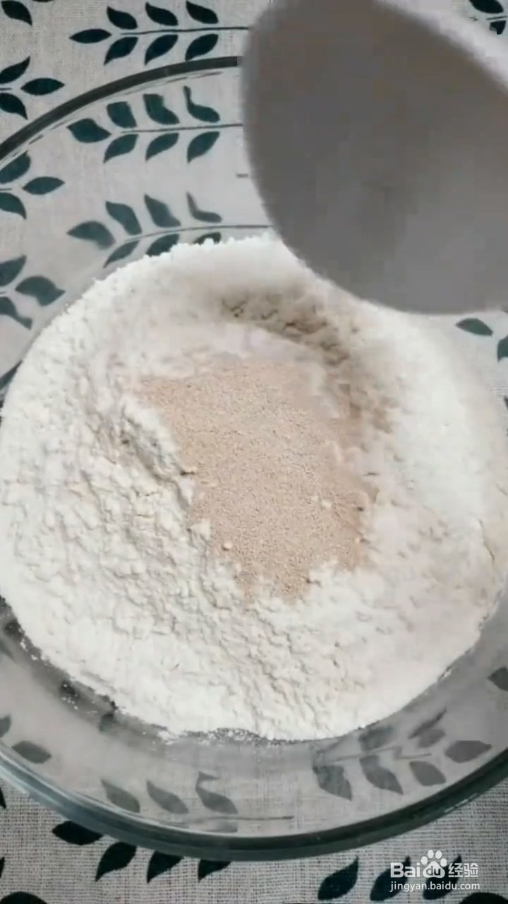 如何制作松软好吃的蜂蜜小面包