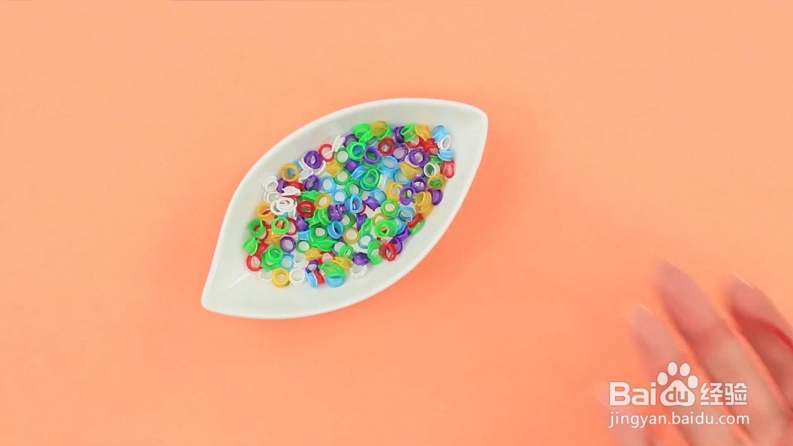 如何用彩色吸管diy美丽的发圈？