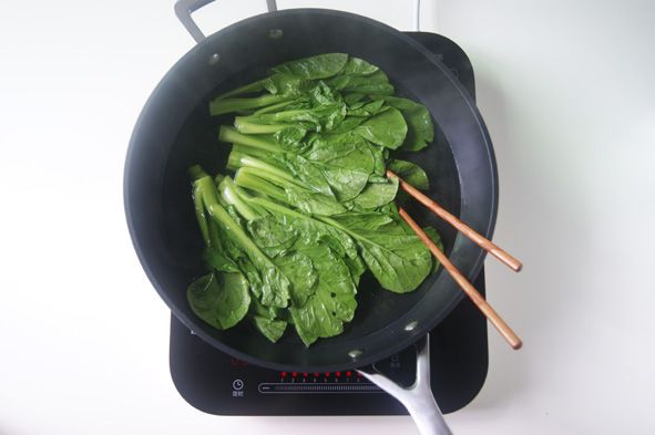 姬松茸排骨煲仔饭