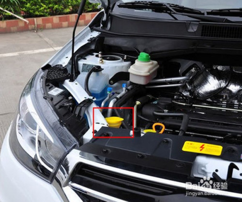 运动/户外 > 出行贴士 2 我们车的喷水壶位置一般都是在发动机旁边