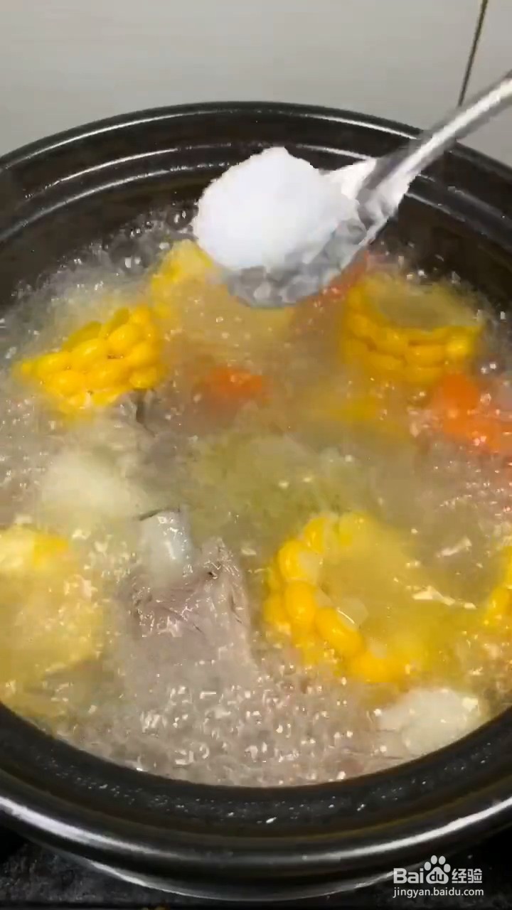 如何在家自制玉米排骨汤