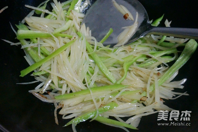 尖椒土豆丝的做法