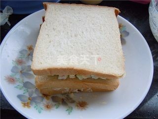 鸡蛋火腿黄瓜沙拉三明治的简单做法