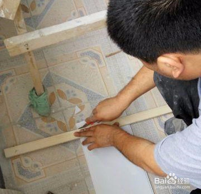 邻居打桩把自己的房子震了个缝怎么办