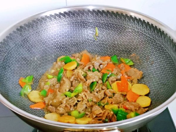 胡萝卜山药炒牛肉