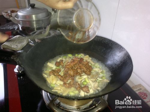 营养健康且下饭的青椒竹笋平菇毛豆炒肉丝的做法