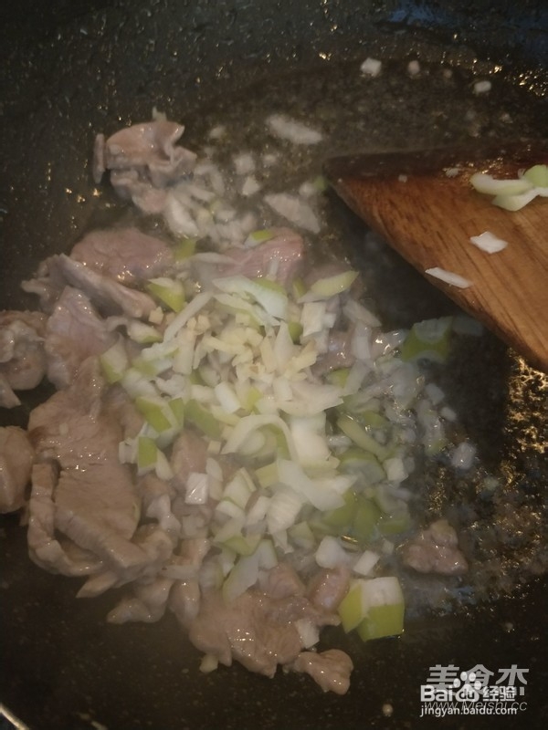 如何制作一道芹菜炒肉