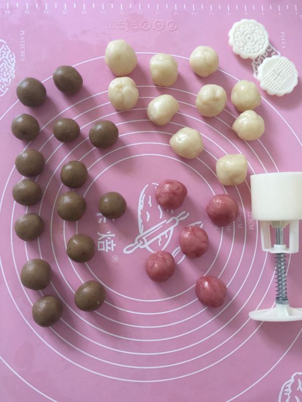 板栗馅儿冰皮月饼