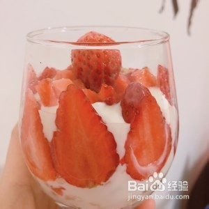 食补佳品草莓酸奶燕麦慕斯杯的做法
