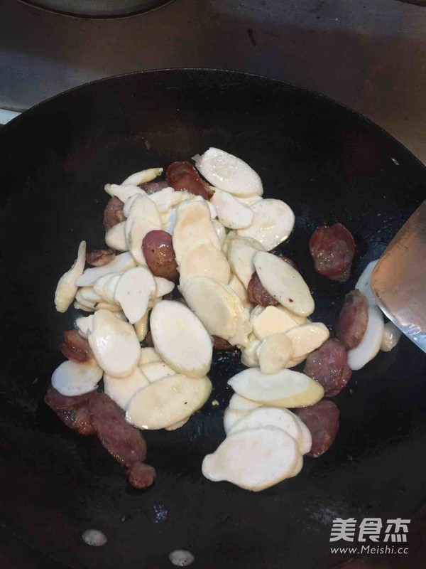 茭白炒腊肠的做法