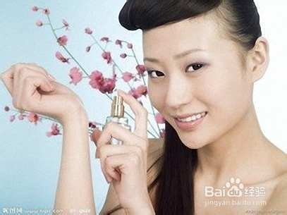 女性朋友使用香水小窍门