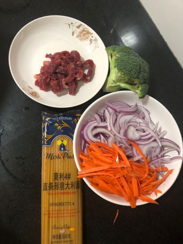 黑椒牛柳炒意粉