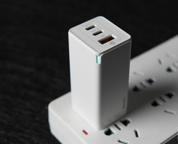 支持全快充协议 倍思快充2C1A 65W充电器评测