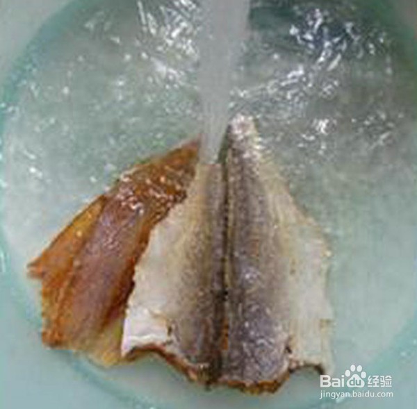 黄鱼鲞烧牛蛙的做法