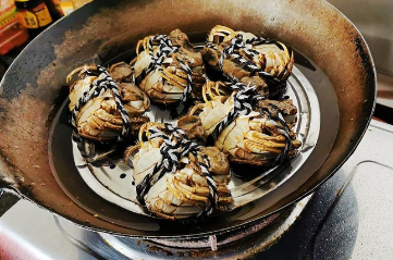 制作清蒸大闸蟹