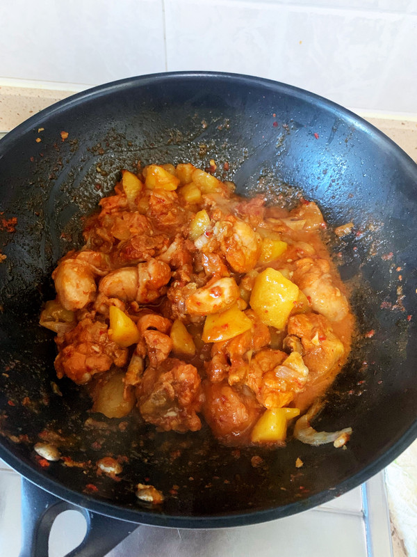 辣酱鸡腿炖土豆