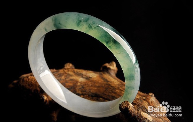 识别翡翠珠宝质量的“四种方法”