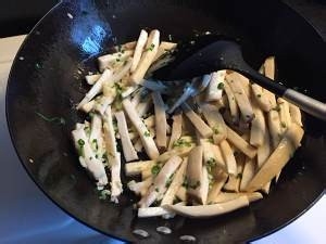 蒜香杏鲍菇制作过程