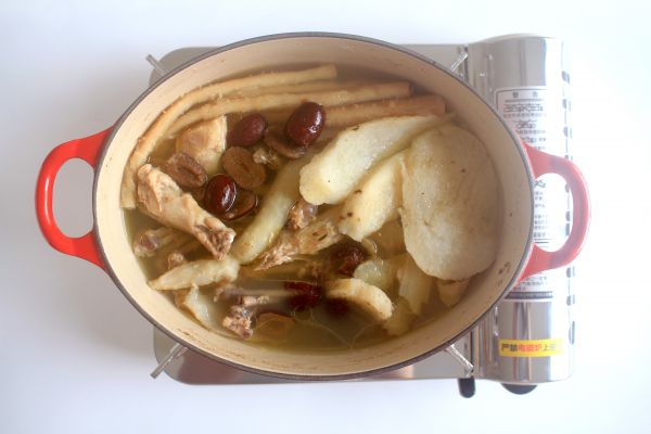 沙参玉竹煲老鸡