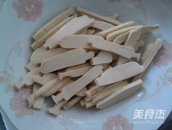 芹菜炒香干的做法