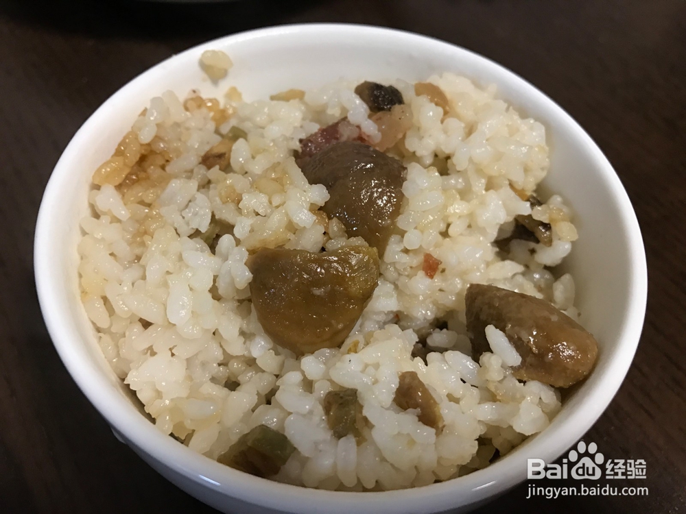 栗子腊肠煲仔饭的做法