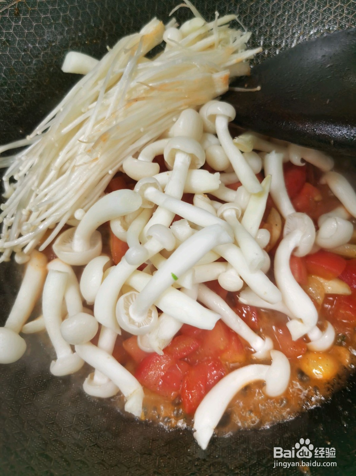 菌菇酸汤龙利鱼的做法