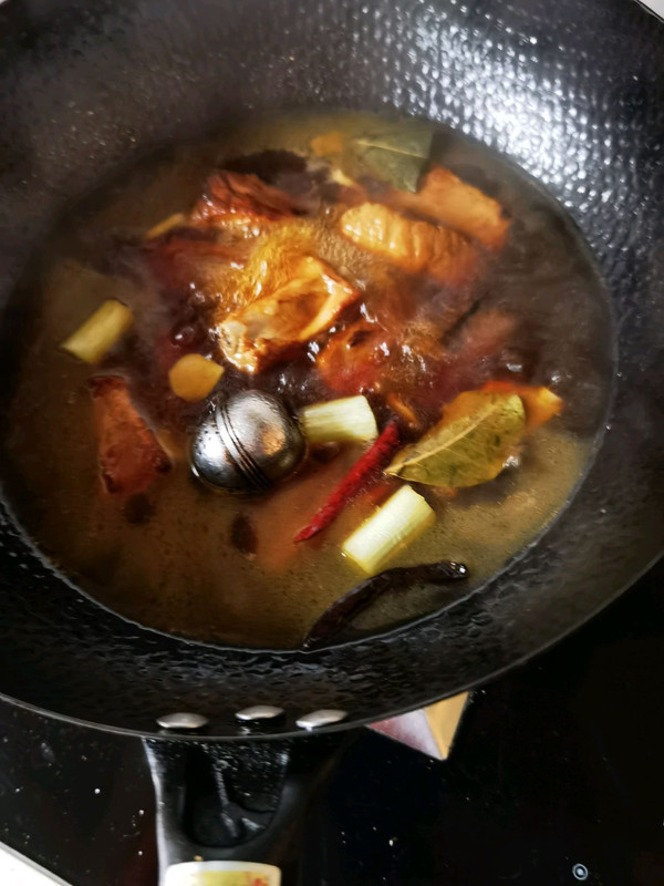 脱骨香红烧排骨