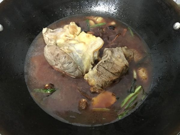 陈皮海鲜卤牛腱