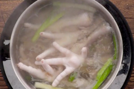 腊八蒜泡凤爪怎么做