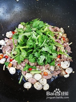 草菇炒牛肉怎么做