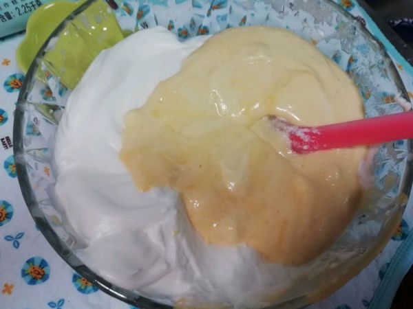 葡萄干戚风蛋糕