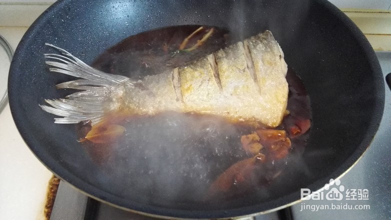 怎么做出美味爽口的酱烧鱼尾萝卜