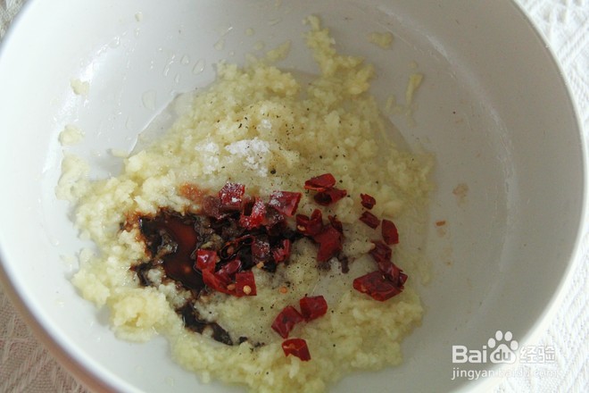 如何在家就能简单制作一份蒜蓉粉丝蛤蜊烤虾呢?