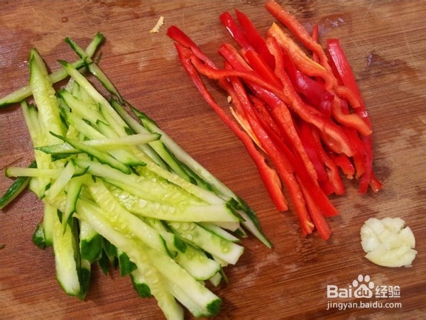 红椒黄瓜丝做法