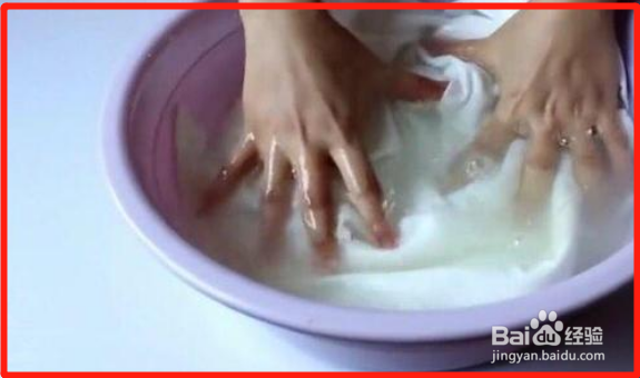 衣服上的奶油怎么洗掉