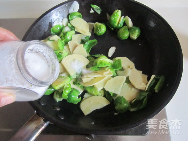 笋片炒抱子甘蓝