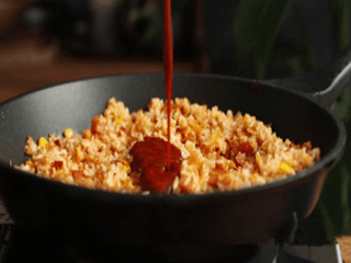 金枪鱼泡菜芝士炒饭怎么做