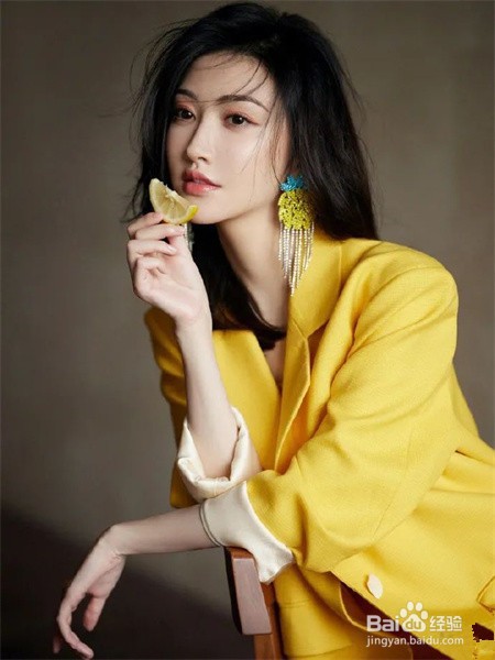 女生适合穿什么颜色衣服