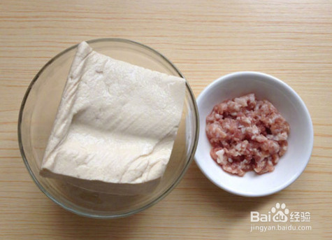 <b>瘦肉焖豆腐的做法</b>