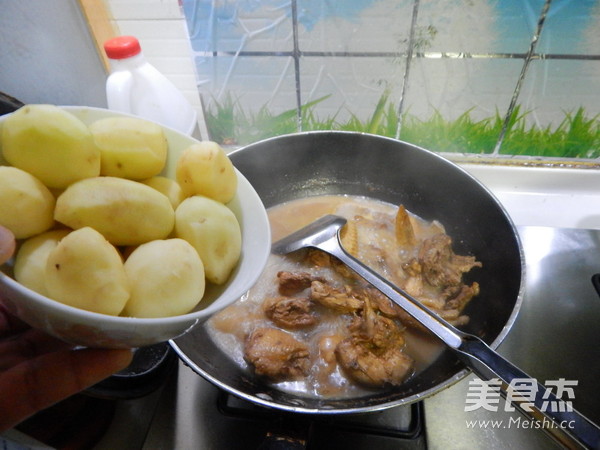 小土豆烧鸡的做法